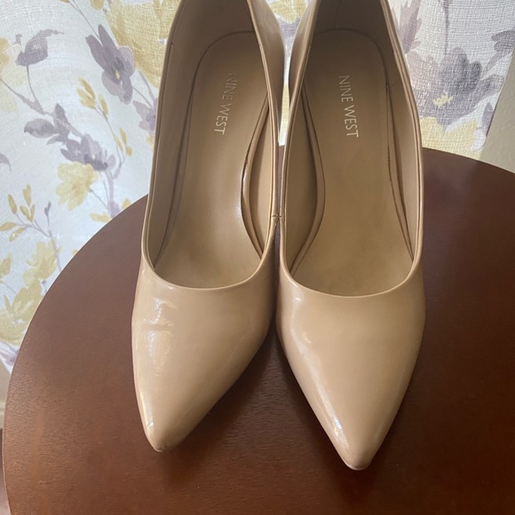Nine West Cream Heels - Picture 1 of 9